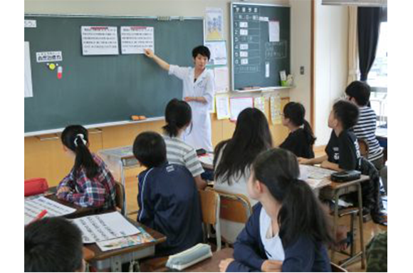 四絡小学校へ行ってきました。